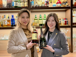 赤坂のバー「91’s」が4周年　店主は地元町会で「宣伝部副部長」も務める